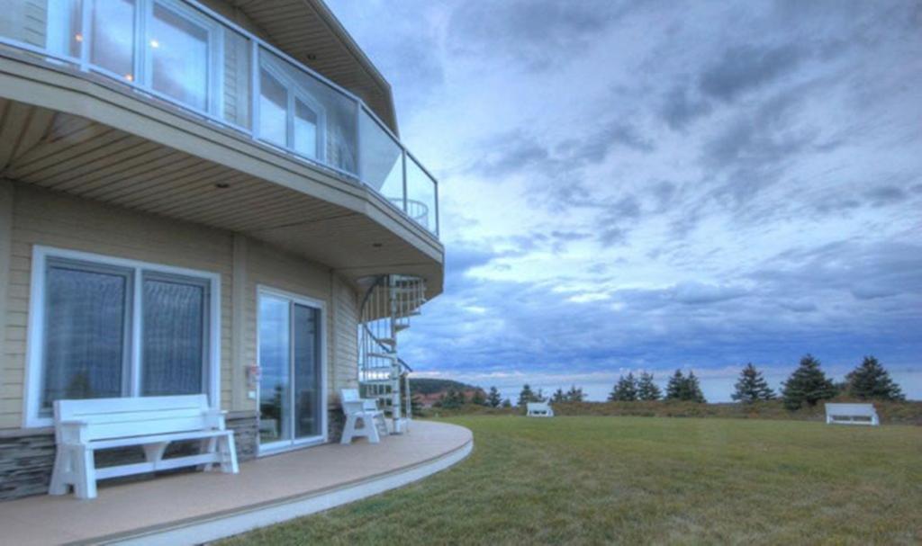 Around The Sea - Cana Da'S Rotating House, Suites & Tours نورث روستيكو المظهر الخارجي الصورة