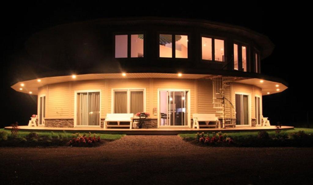 Around The Sea - Cana Da'S Rotating House, Suites & Tours نورث روستيكو المظهر الخارجي الصورة